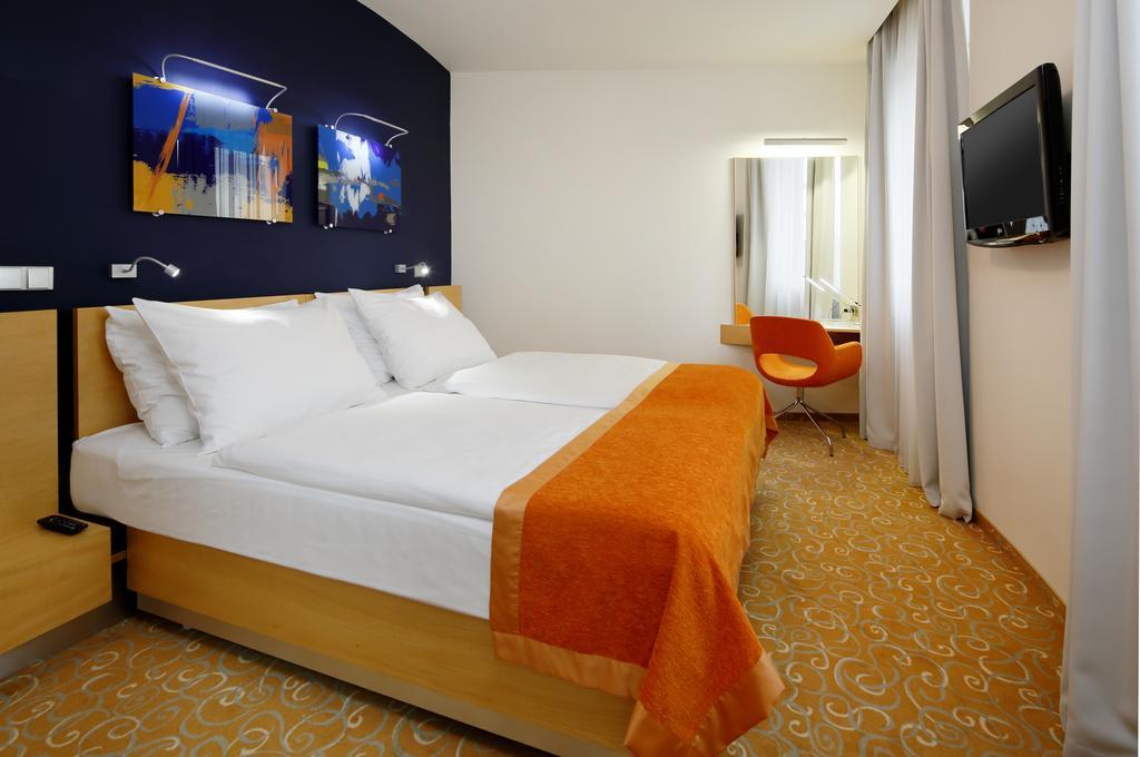 Orea Hotel Atrium Otrokovice Room photo